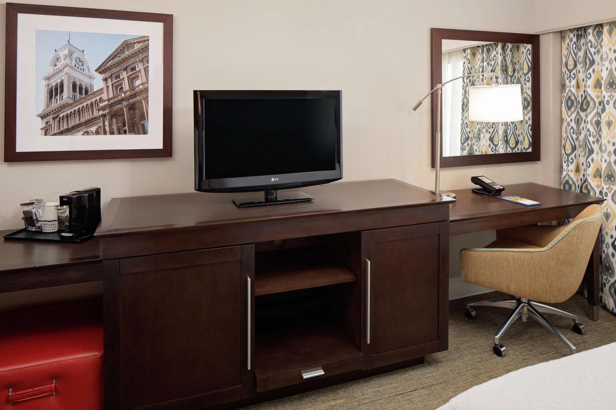 Hampton Inn Louisville Downtown Dış mekan fotoğraf